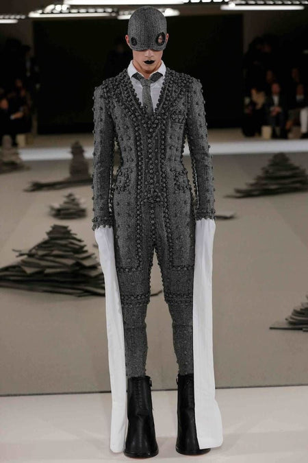 MENS FW 2017 RUNWAY - LOOK 1