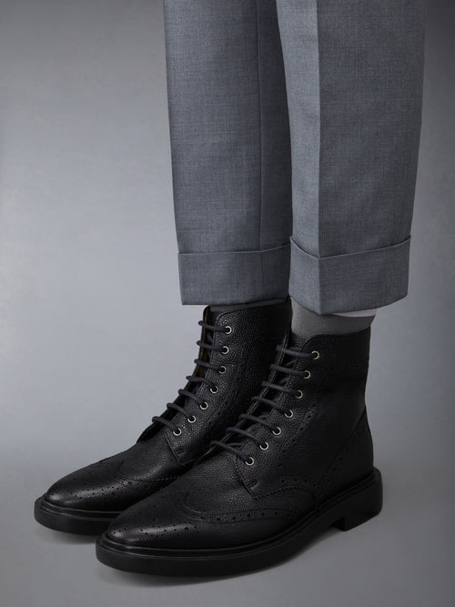 PEBBLE GRAIN RUBBER SOLE CLASSIC WINGTIP BOOT